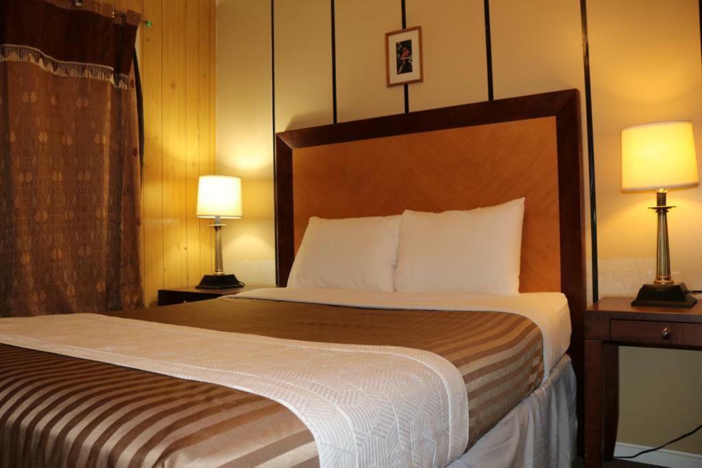 Plaza Motel Penticton Kültér fotó